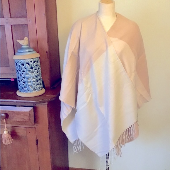 Soia & Kyo Jackets & Blazers - Beige and White Poncho/Wrap NWT